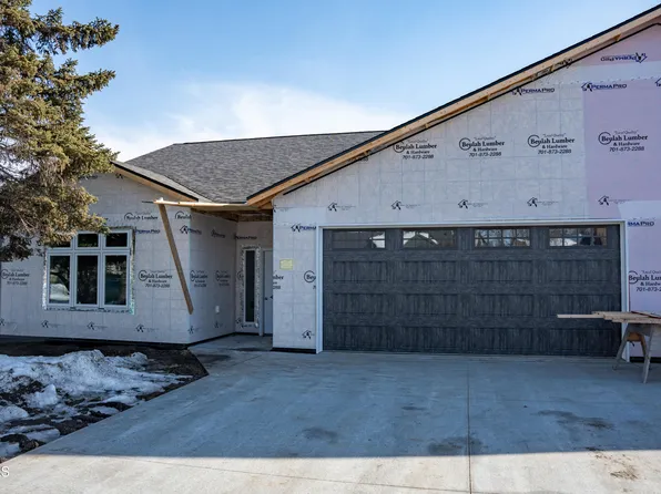 117 3rd St, Riverdale, ND 58565