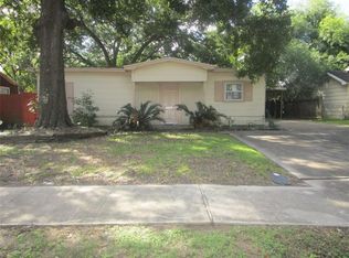 906 Bryan Ave, Pasadena, TX 77506