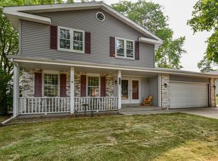 2737 Newcastle Ct, Waukesha, WI 53188