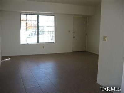 5th image of 2000 S Westmont Dr