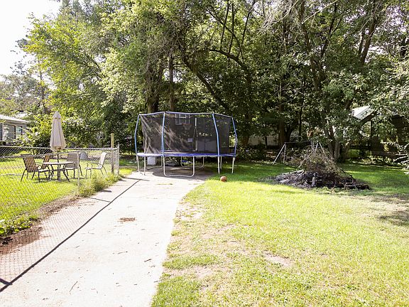 4th image of 432 Washington Ave S