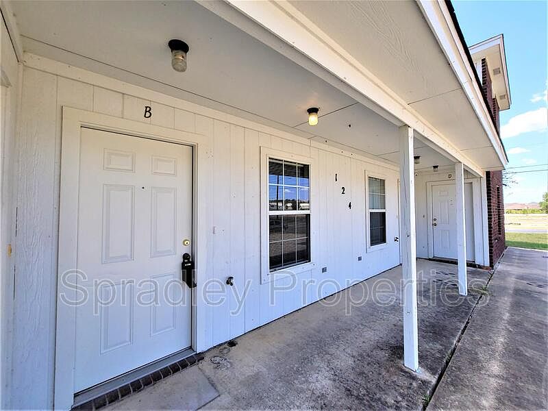 1st image of 124B Ryan Cir