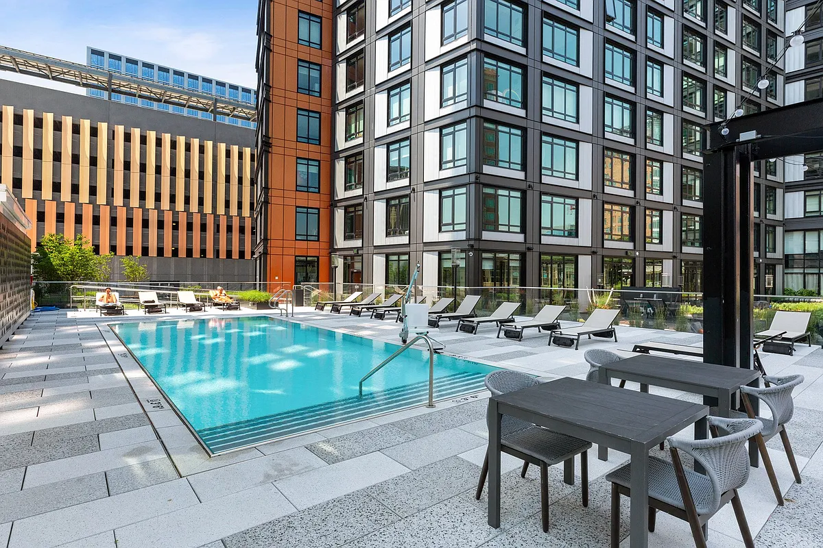 Pool 2 - Gables Seaport