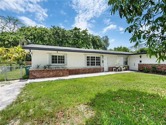3 bed, 2.0 bath, 1634 sqft, $4,000 — Photo 2