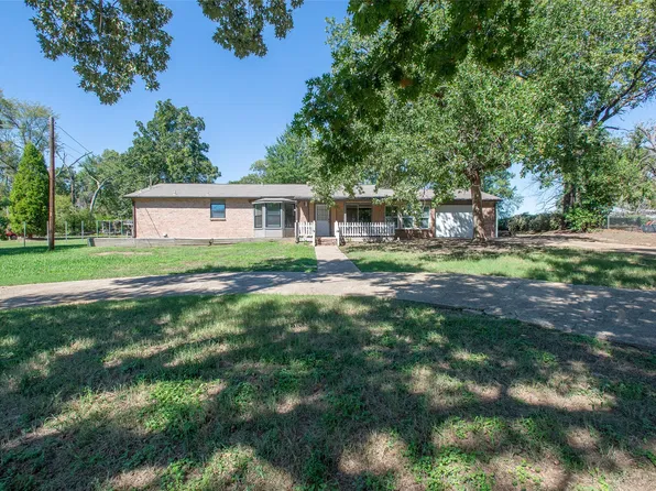 210 Lake Front Dr, Mabank, TX 75156