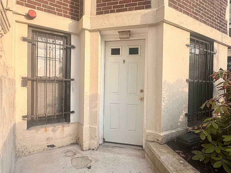 384 Riverway #B — Photo 14