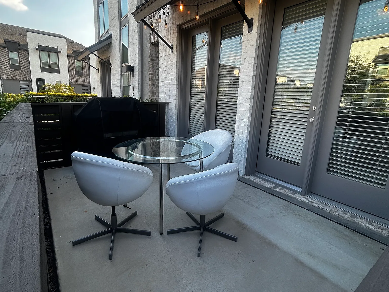 3 bed, 2.5 bath, 1843 sqft, $2,850 — Photo 2