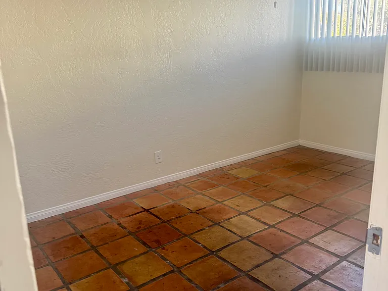 350 W Chino Canyon Rd #11 — Photo 4