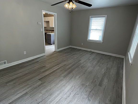 3rd image of 430 Albemarle Ave