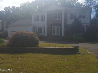 5 Hapenny Dr, Manalapan, NJ