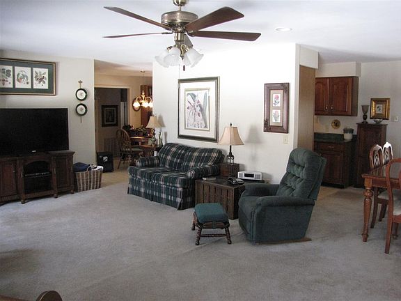 2nd image of 779 Lake Dr
