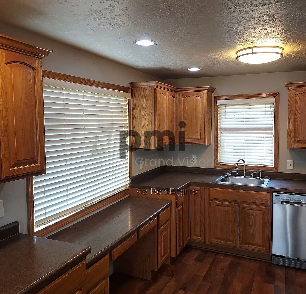 3 bed, 1.5 bath, 1100 sqft, $1,370 — Photo 3
