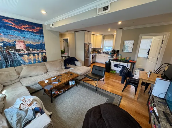 183 River St APT 3, Cambridge, MA 02139