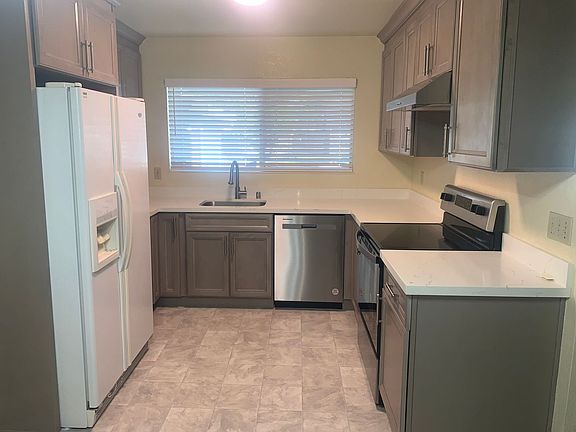 3rd image of 426 Temple Dr