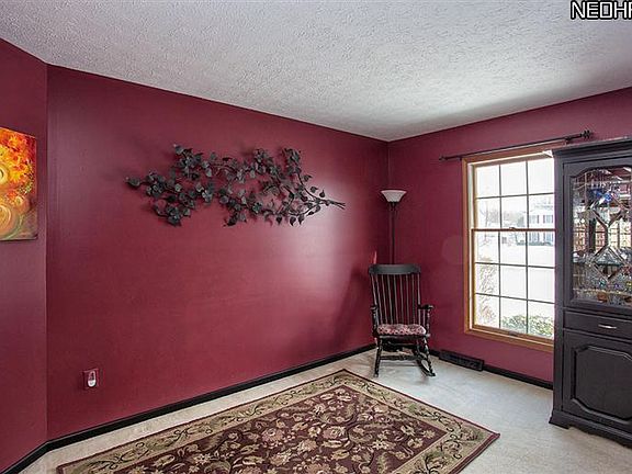4th image of 834 Dresden Park Dr