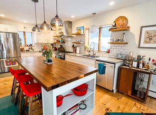 26665 E Grosse Point Shrs, Hancock, MI 49930