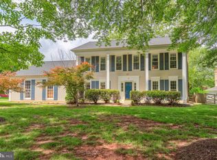 2 West Ct, Sterling, VA 20165