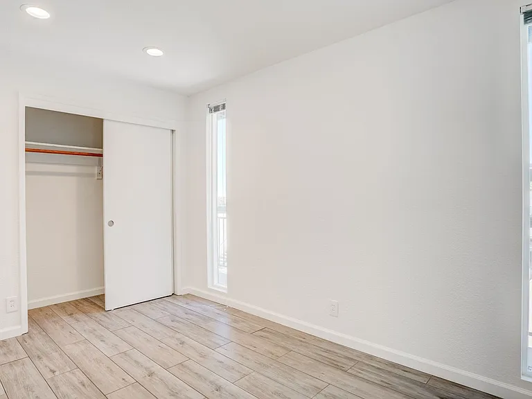 124 Farragut Ave — Photo 73