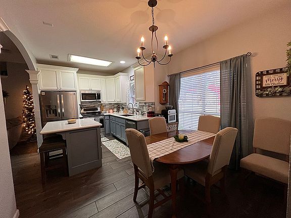 Kitchen & Dining