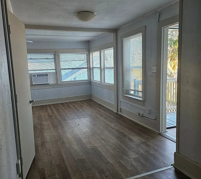223-B2 N Hollywood Ave
