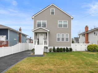 331 Riviera Pkwy, Lindenhurst, NY 11757