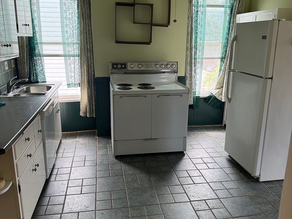 1st image of 2363 Burdett Ave APT 2