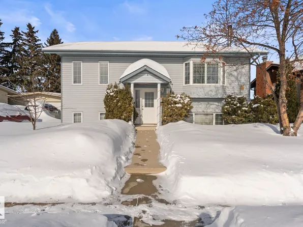 4712 49th Ave, Cold Lake, AB T9M 1Y3