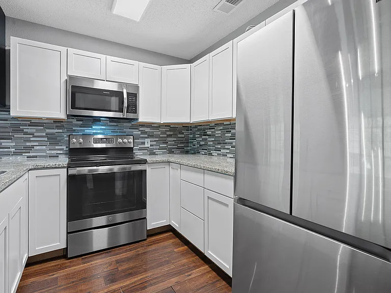 3207 Grooms St #3 — Photo 7