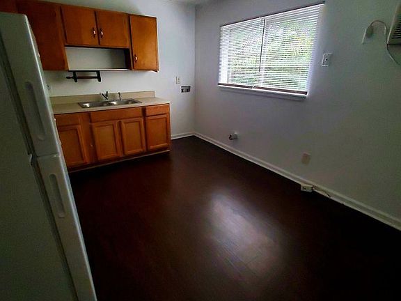 3rd image of 101 B Hedgecock Ave