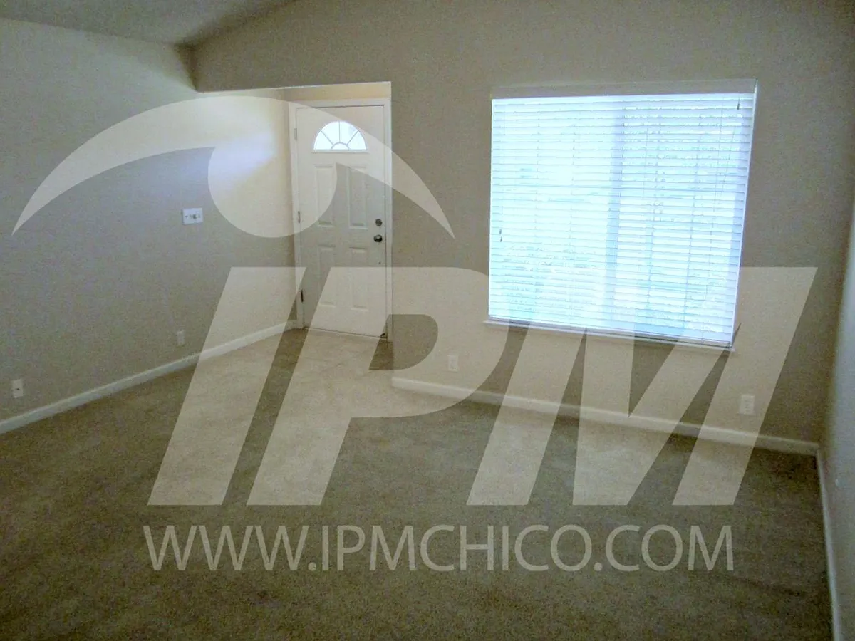 Building Photo - 2608 Doral Way