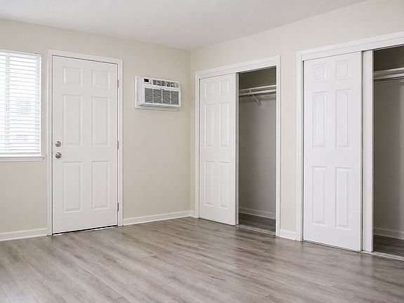 5th image of 8505 Cedros Ave