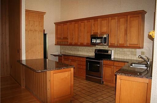 3rd image of 1531 Crestwood Ln
