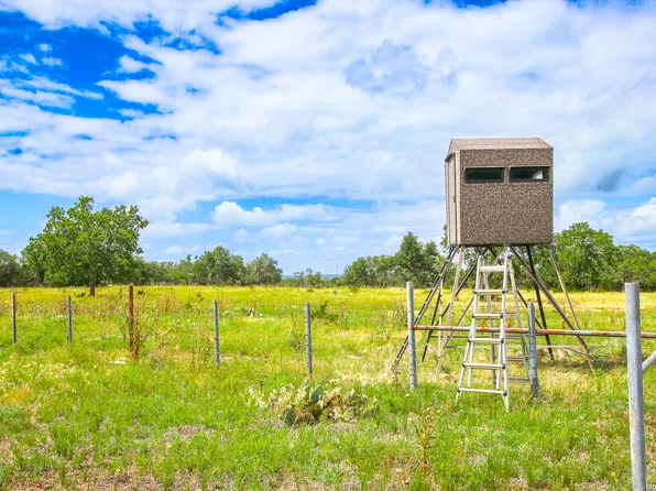 230 OLD ROEDER RD NW, Harper, TX 78631