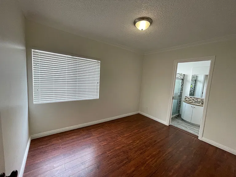 7449 Tujunga Ave — Photo 10