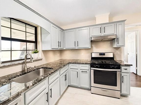 3rd image of 12937 Orleans St