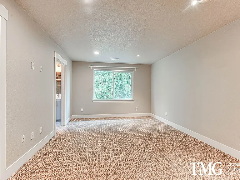 2519 NE 85th Cir — Photo 18