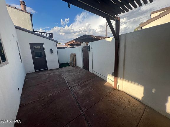 5th image of 1179 E Belmont Ave