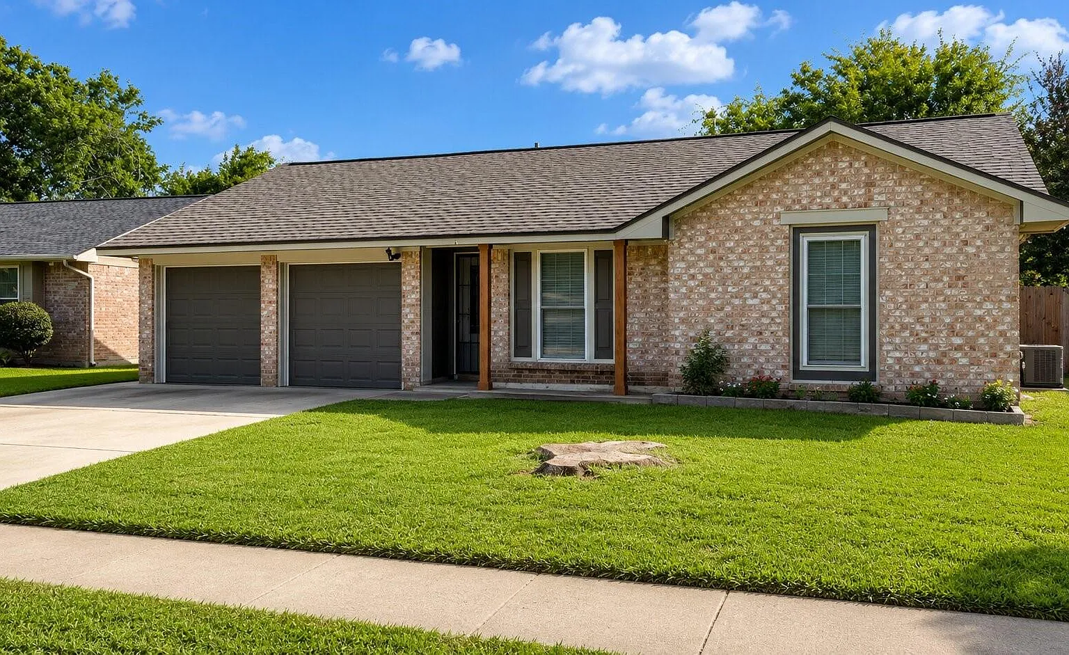 3 bed, 2.0 bath, 1298 sqft, $2,100 — Photo 3