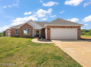 27 Marlee Savell Dr, Forest, MS 39074