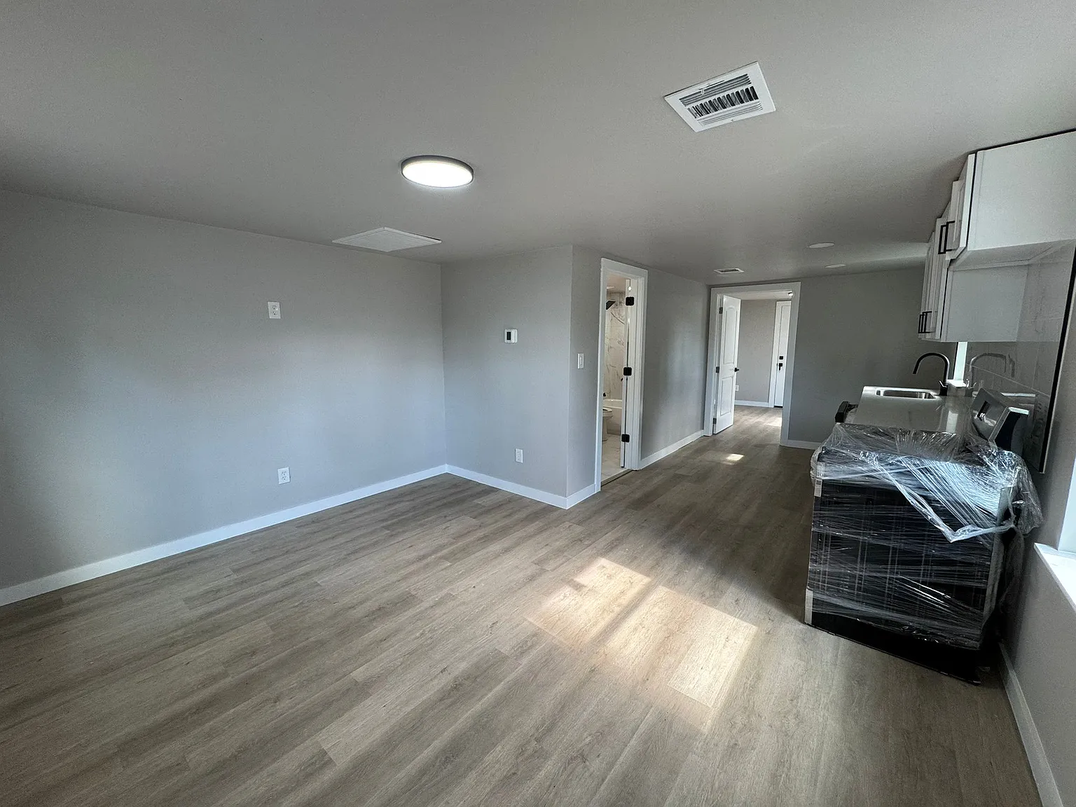 1 bed, 650 sqft, $1,000 — Photo 3