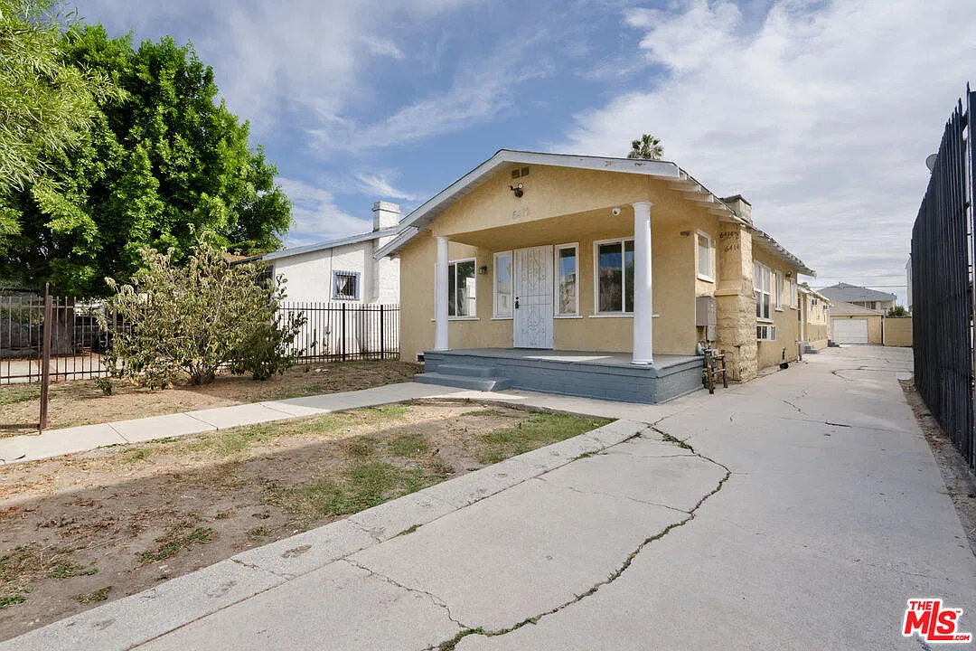 2 bed, 1.0 bath, 820 sqft, $1,799 — Photo 1