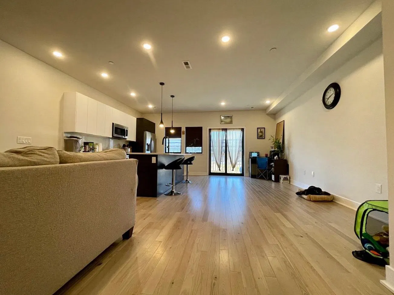 2 bed, 2.5 bath, 1400 sqft, $2,150 — Photo 3