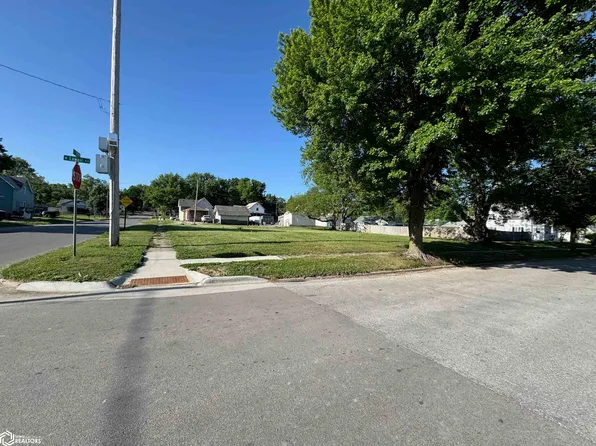 108 W Lowell Ave #102-W-&, Shenandoah, IA 51601