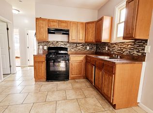 134 Dewey St #1R, Newark, NJ 07112