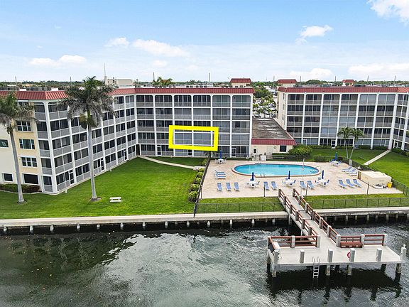 5th image of 100 Paradise Harbour Boulevard #202