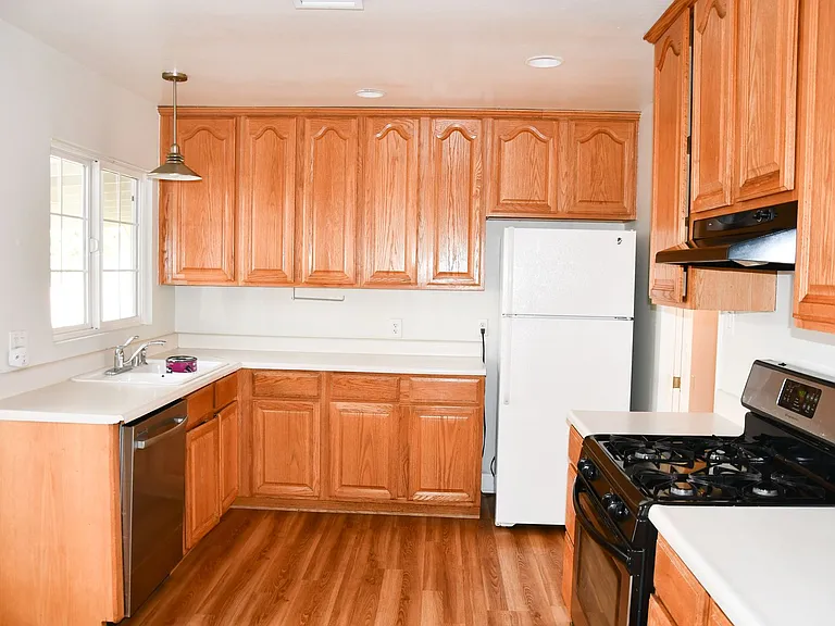 1210 E Oakmont Ave — Photo 14