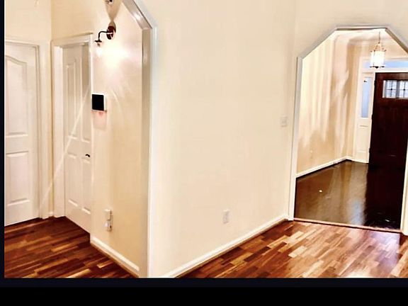 4th image of 528 Crestway Cir