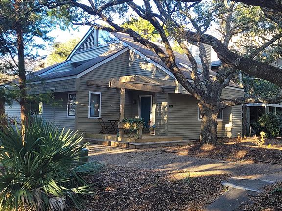2nd image of 104 Live Oak Drive