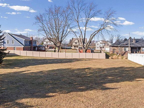 5th image of 23075 Shepherd Ln