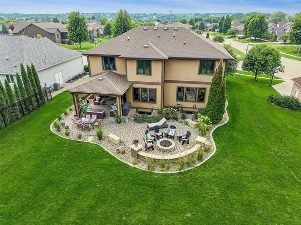4823 150th St, Urbandale, IA 50323